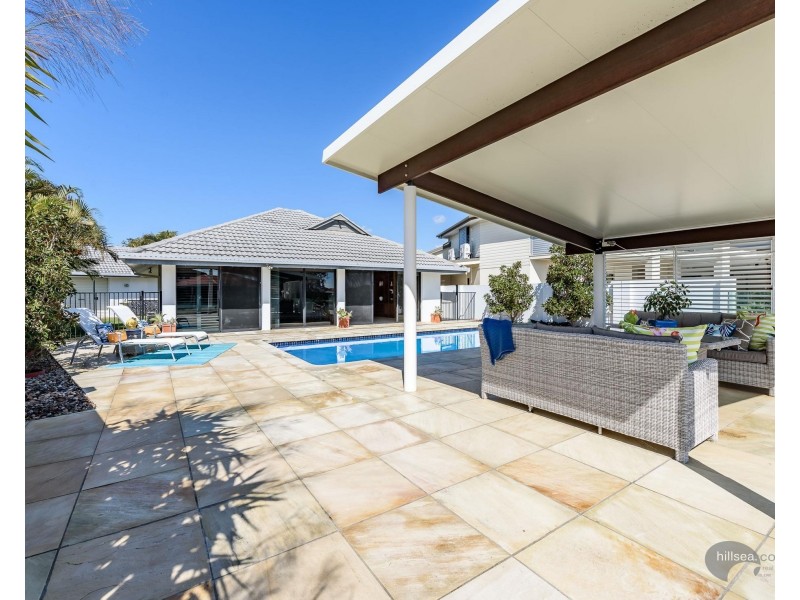 1 Dobell Avenue, Paradise Point QLD 4216