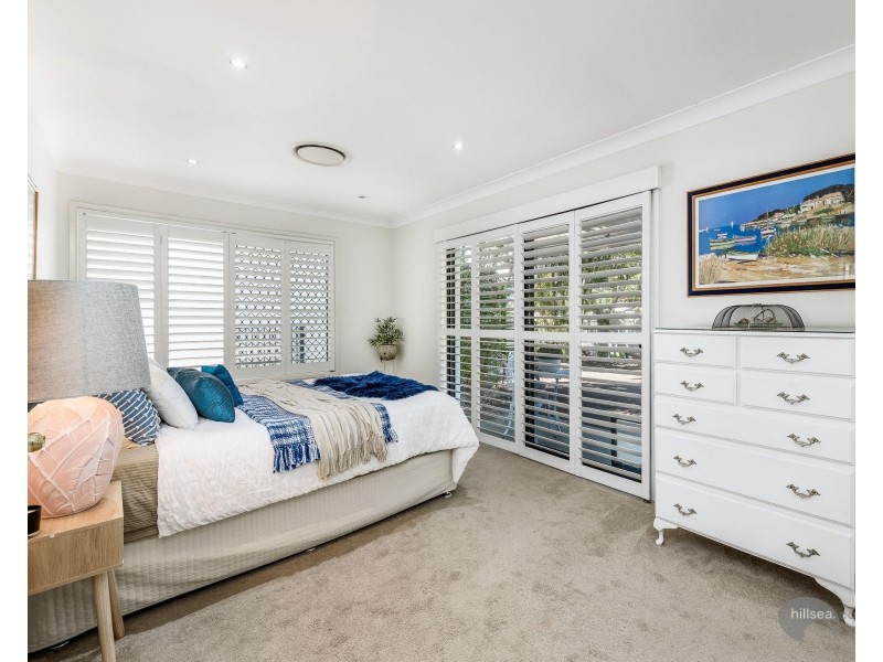 1 Dobell Avenue, Paradise Point QLD 4216