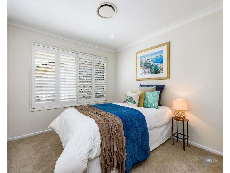 1 Dobell Avenue, Paradise Point QLD 4216