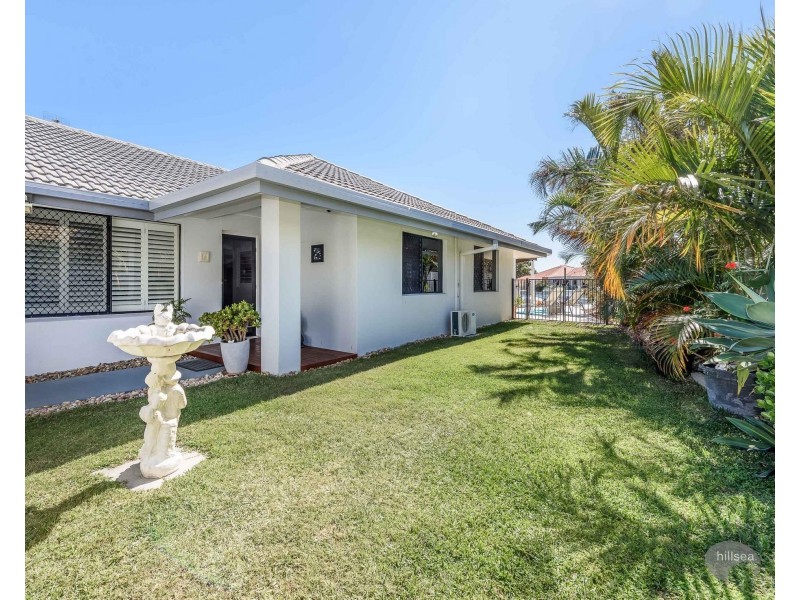 1 Dobell Avenue, Paradise Point QLD 4216
