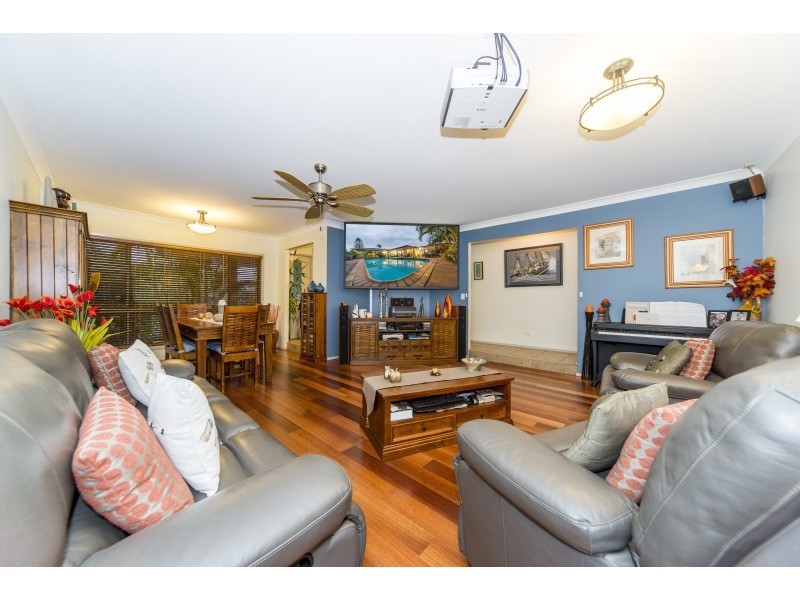 11 Tambo Court, Helensvale QLD 4212