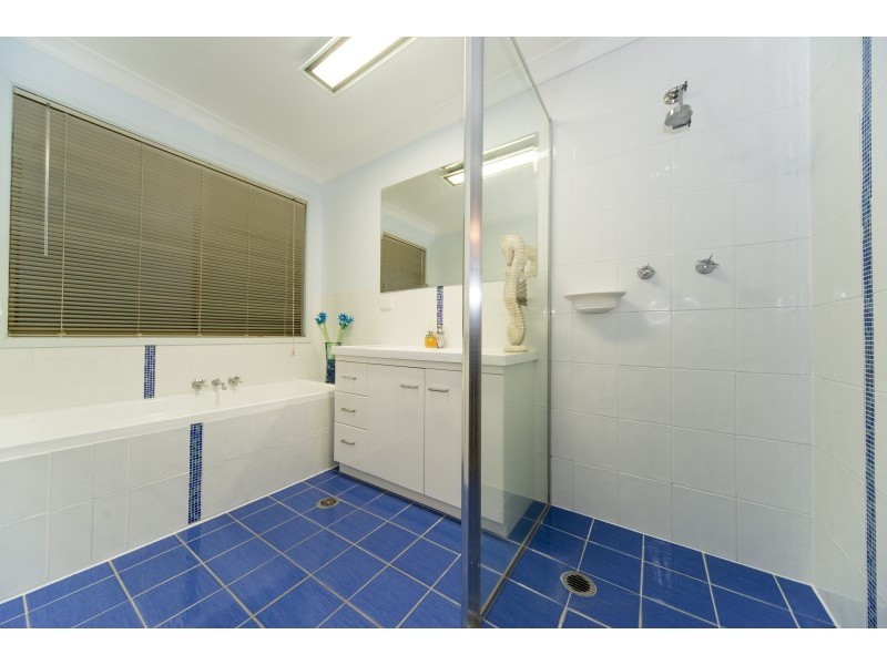 11 Tambo Court, Helensvale QLD 4212