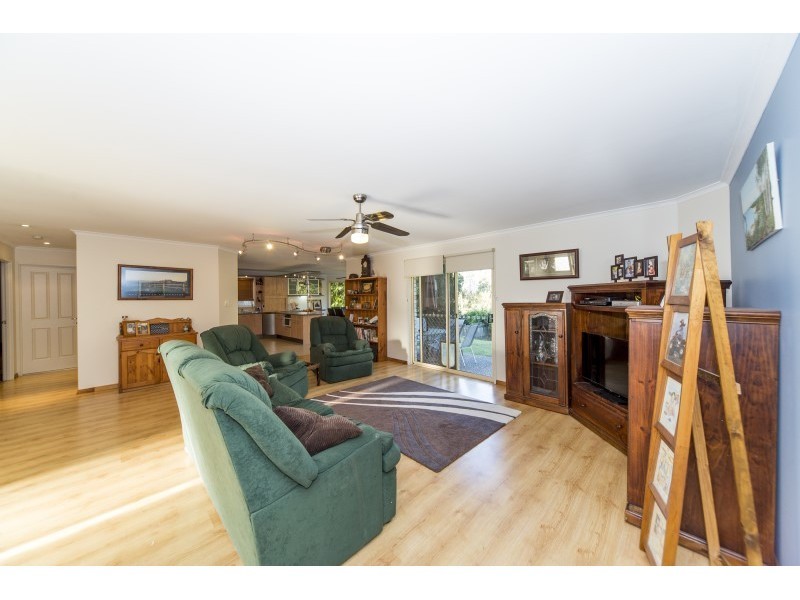 15 Corringle Close, Helensvale QLD 4212