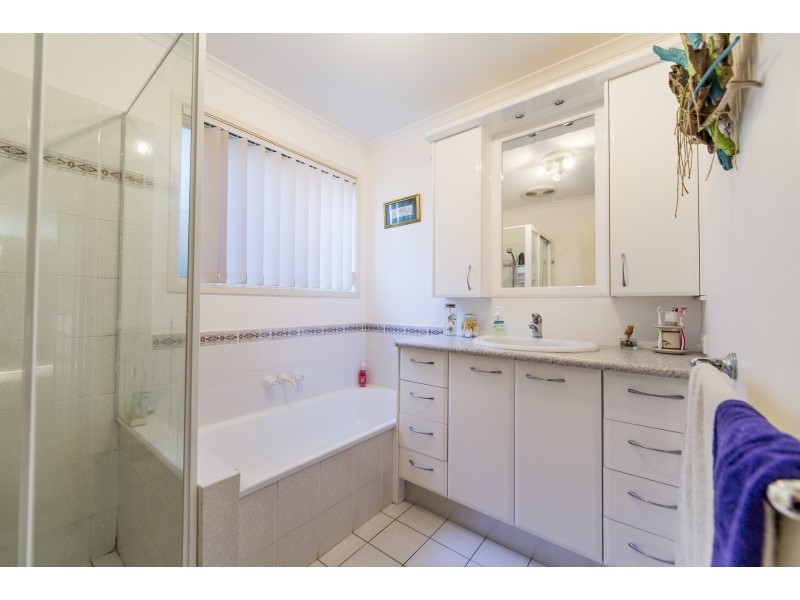 15 Corringle Close, Helensvale QLD 4212