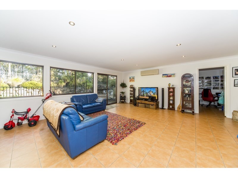 31 Warrego Way, Helensvale QLD 4212