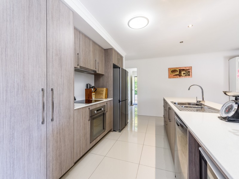 13 Adaminaby Drive, Helensvale QLD 4212