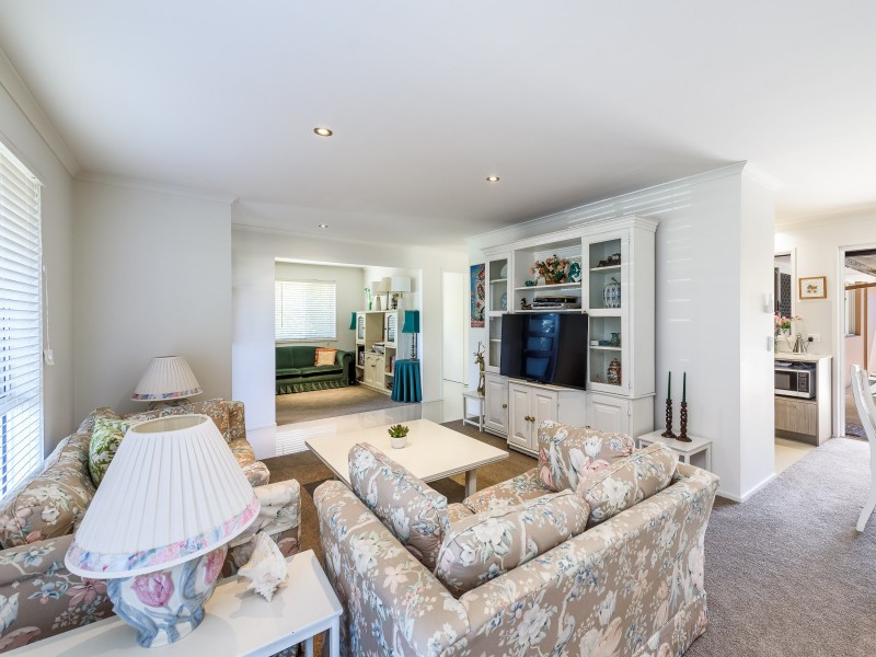 13 Adaminaby Drive, Helensvale QLD 4212