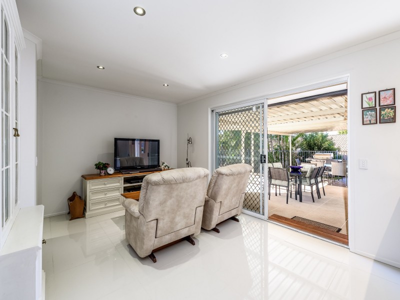 13 Adaminaby Drive, Helensvale QLD 4212