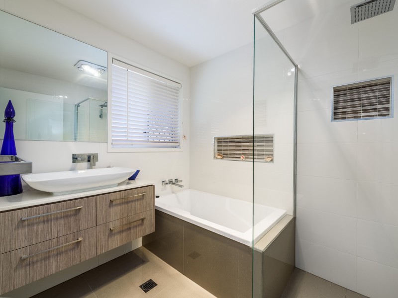 13 Adaminaby Drive, Helensvale QLD 4212