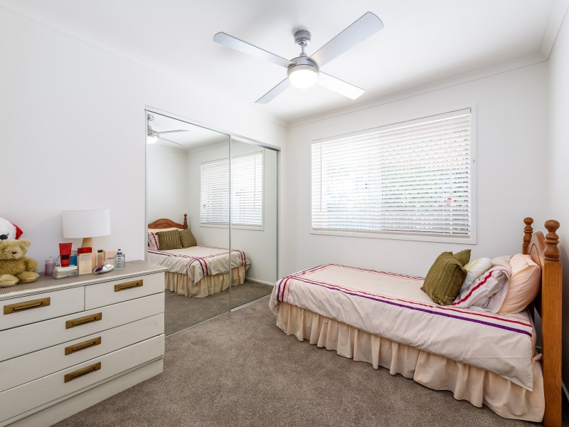 13 Adaminaby Drive, Helensvale QLD 4212