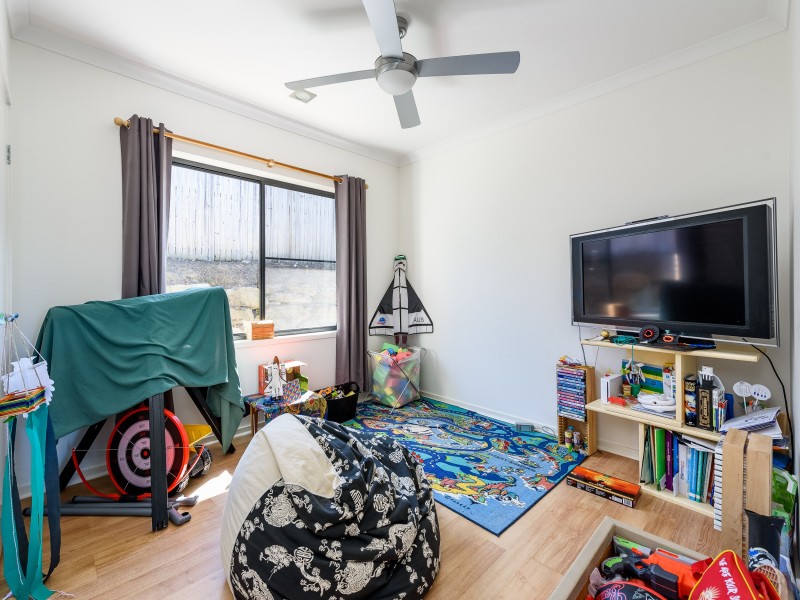 48 Mcauley Parade, Pacific Pines QLD 4211