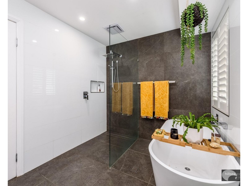 14 Edgeworth Place, Helensvale QLD 4212