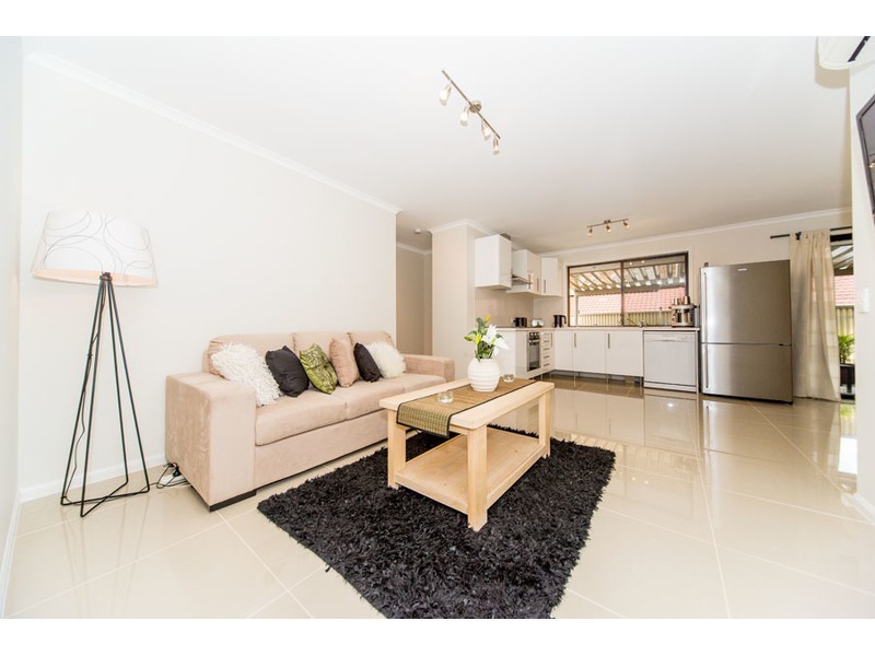 2/58 Village Way, Oxenford QLD 4210