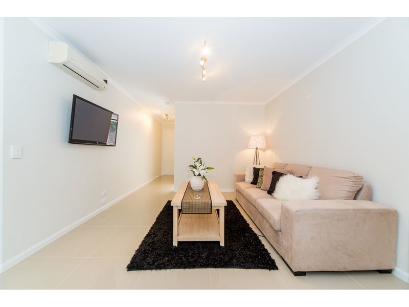 2/58 Village Way, Oxenford QLD 4210