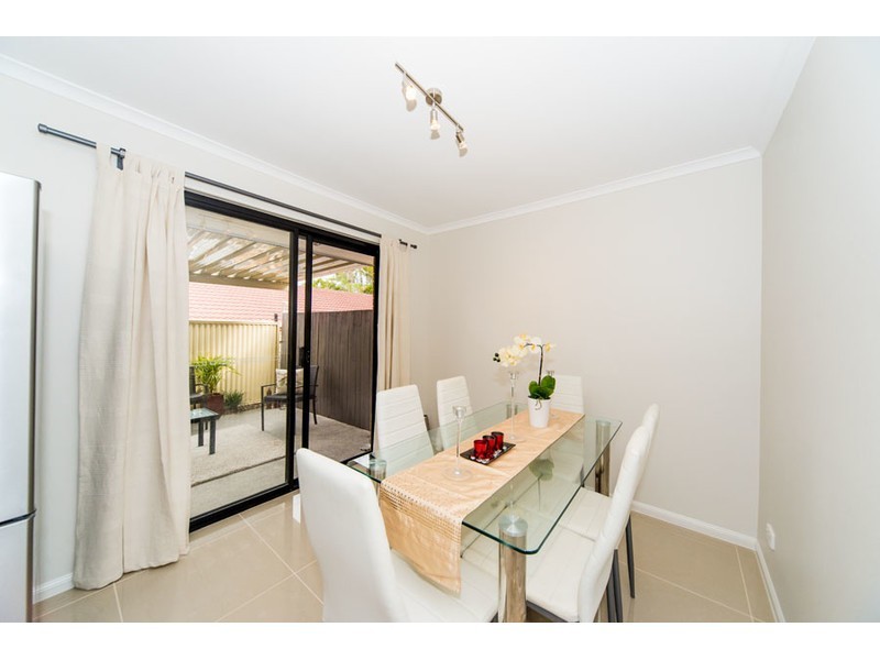 2/58 Village Way, Oxenford QLD 4210