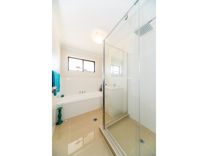 2/58 Village Way, Oxenford QLD 4210