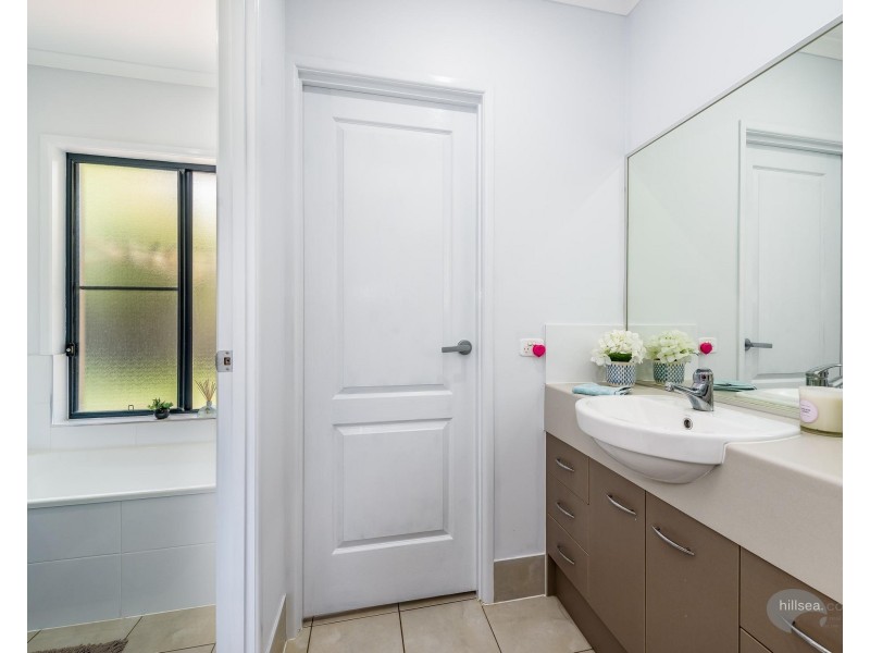 5 Berrimilla Lane, Coomera Waters QLD 4209