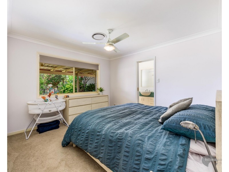 17 Silverpine Crescent, Oxenford QLD 4210