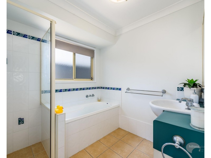 17 Silverpine Crescent, Oxenford QLD 4210