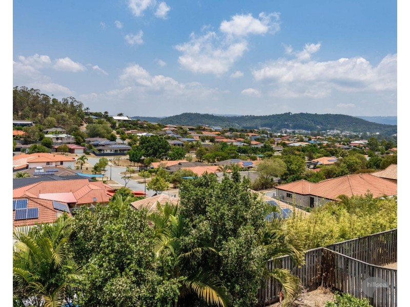 33 Manra Way, Pacific Pines QLD 4211