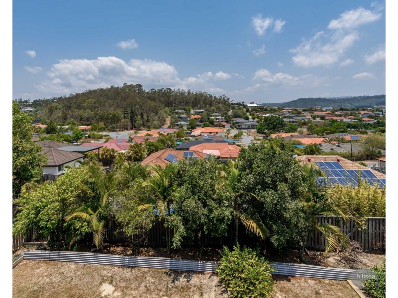 33 Manra Way, Pacific Pines QLD 4211