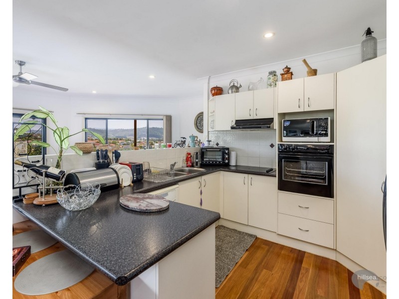 33 Manra Way, Pacific Pines QLD 4211
