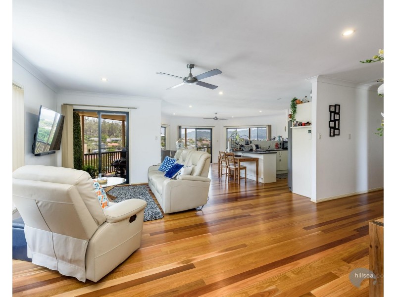 33 Manra Way, Pacific Pines QLD 4211