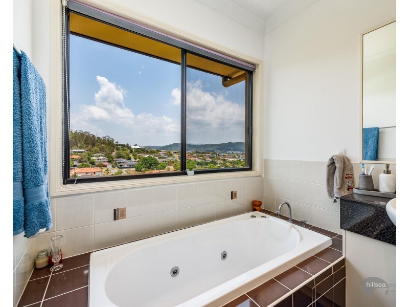 33 Manra Way, Pacific Pines QLD 4211