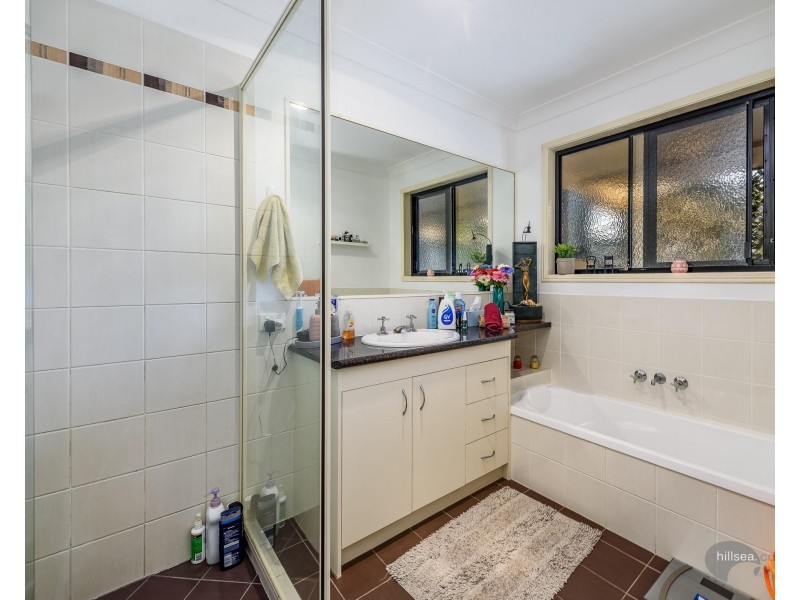 33 Manra Way, Pacific Pines QLD 4211