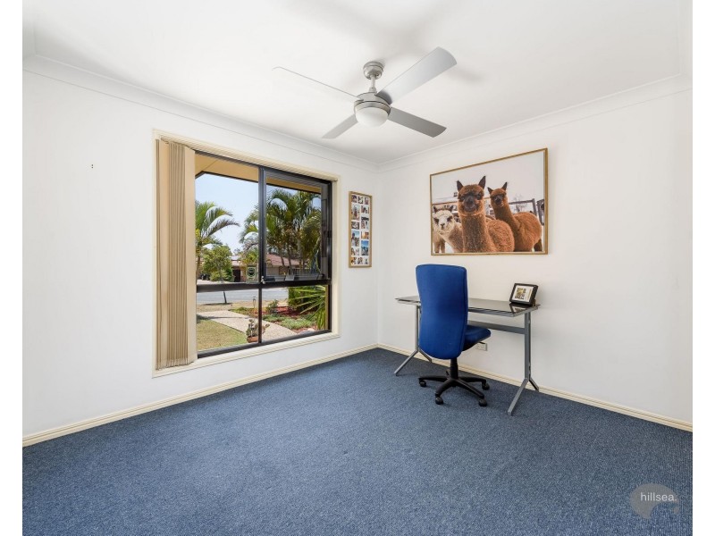 33 Manra Way, Pacific Pines QLD 4211