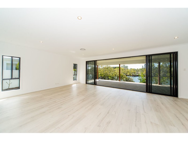 26 Waterside Esplanade, Helensvale QLD 4212