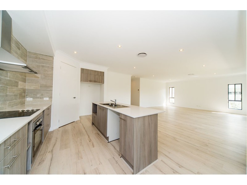 26 Waterside Esplanade, Helensvale QLD 4212