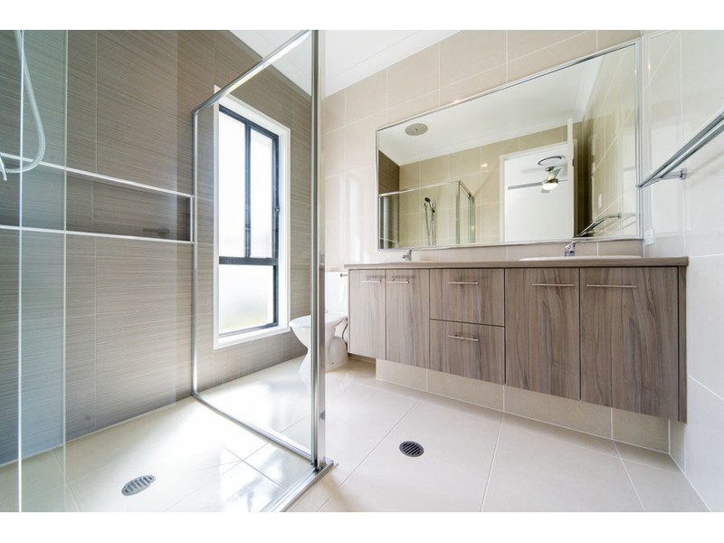 26 Waterside Esplanade, Helensvale QLD 4212