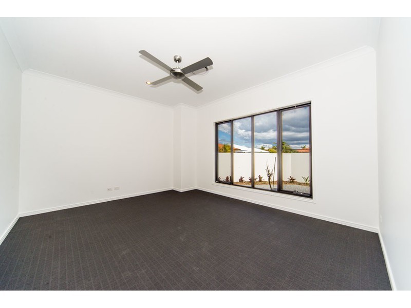 26 Waterside Esplanade, Helensvale QLD 4212