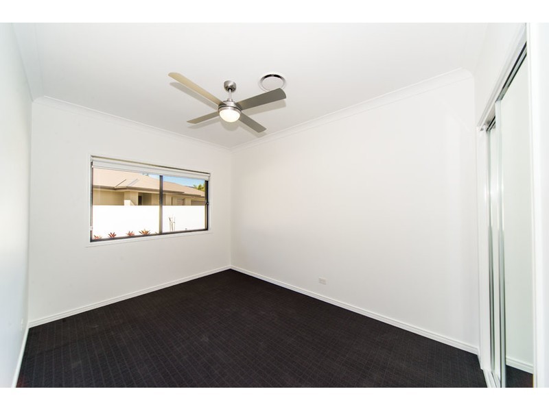 26 Waterside Esplanade, Helensvale QLD 4212