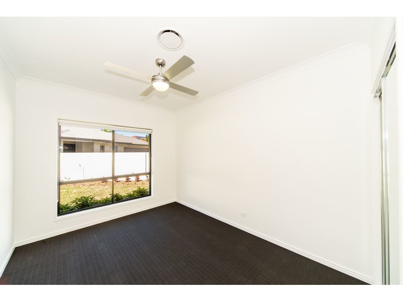 26 Waterside Esplanade, Helensvale QLD 4212