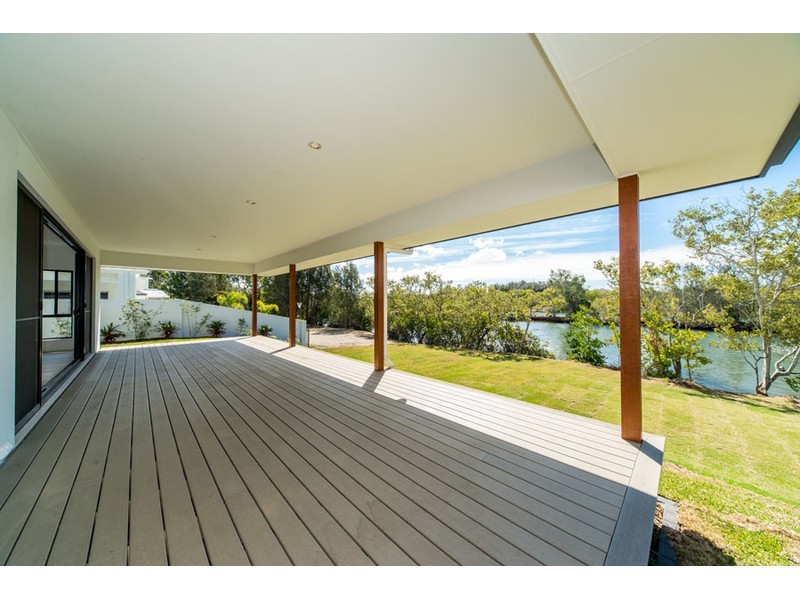 26 Waterside Esplanade, Helensvale QLD 4212