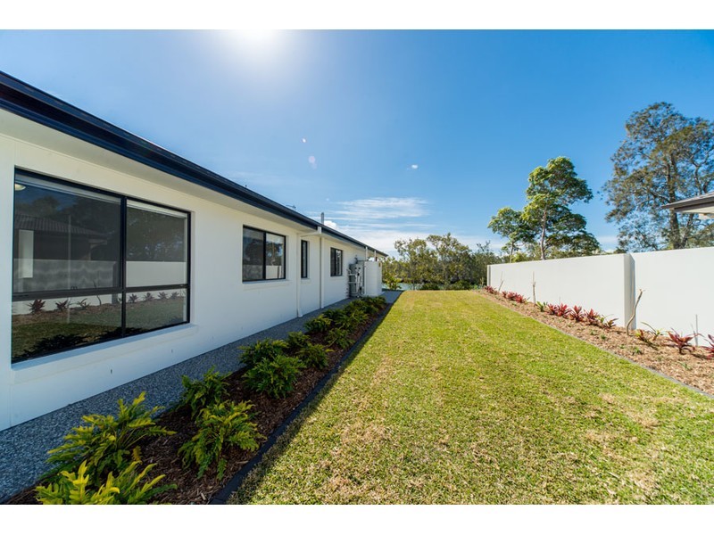 26 Waterside Esplanade, Helensvale QLD 4212
