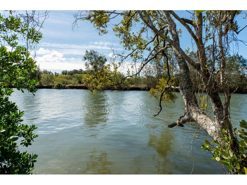 26 Waterside Esplanade, Helensvale QLD 4212