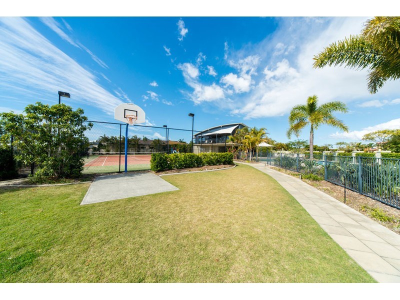12 Waterside Esplanade, Helensvale QLD 4212