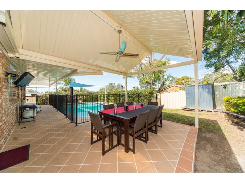 18 Adaminaby Drive, Helensvale QLD 4212