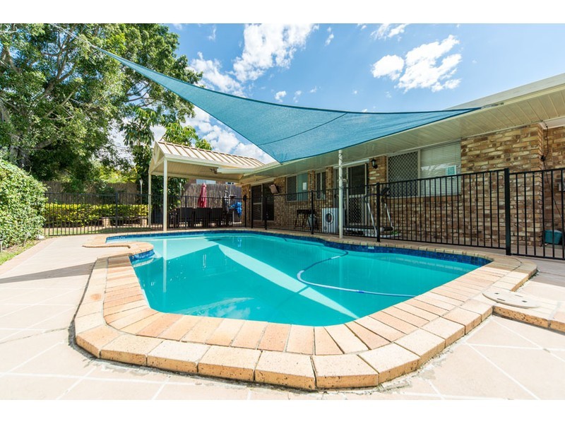 18 Adaminaby Drive, Helensvale QLD 4212