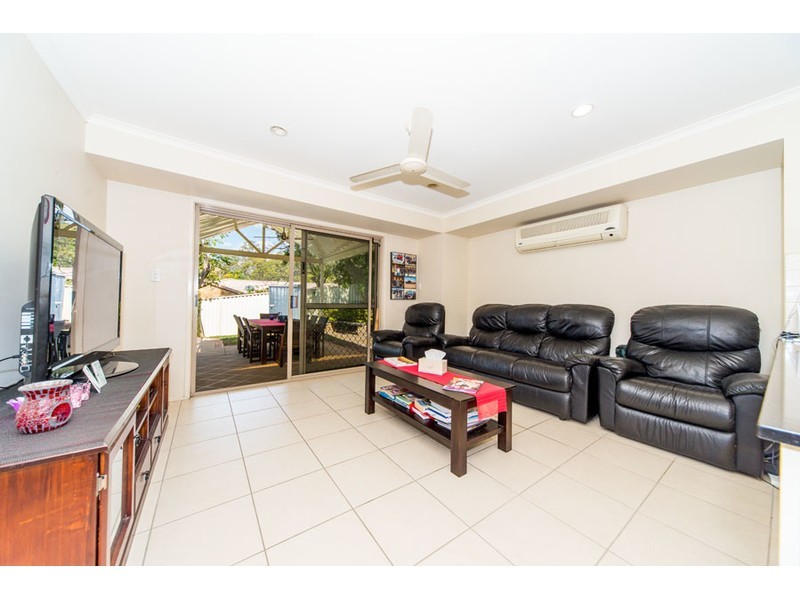 18 Adaminaby Drive, Helensvale QLD 4212