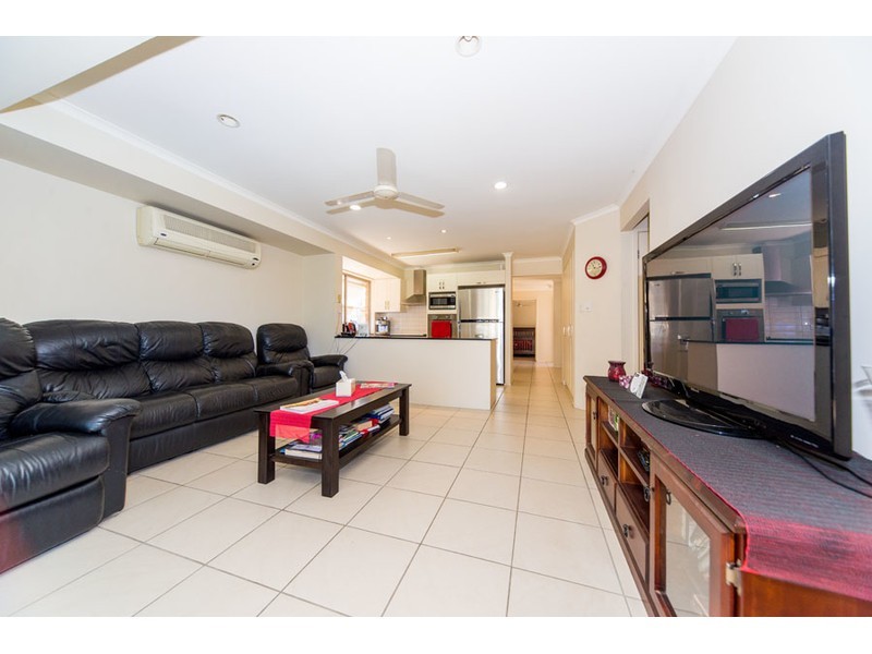 18 Adaminaby Drive, Helensvale QLD 4212