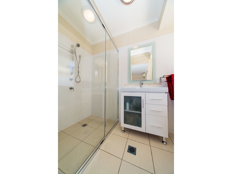 18 Adaminaby Drive, Helensvale QLD 4212