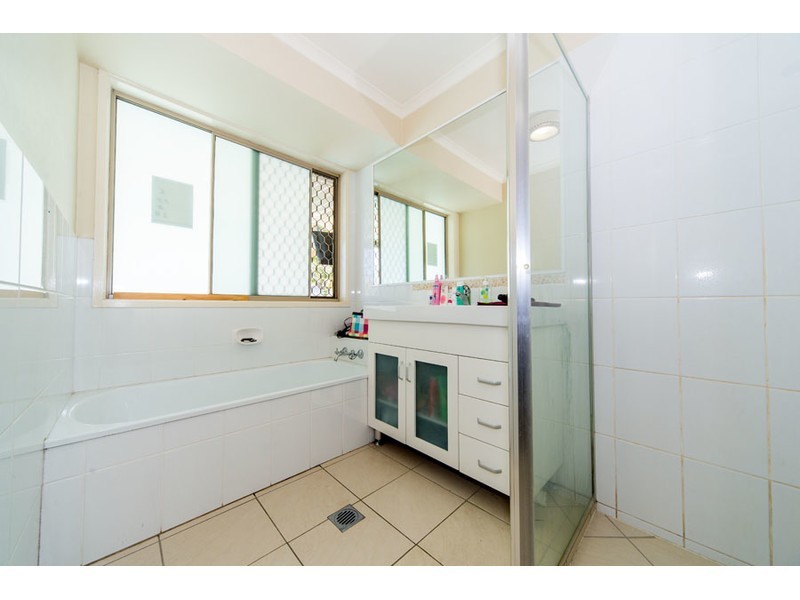 18 Adaminaby Drive, Helensvale QLD 4212