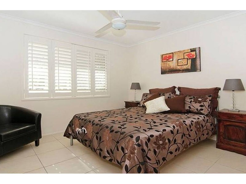 18 Adaminaby Drive, Helensvale QLD 4212