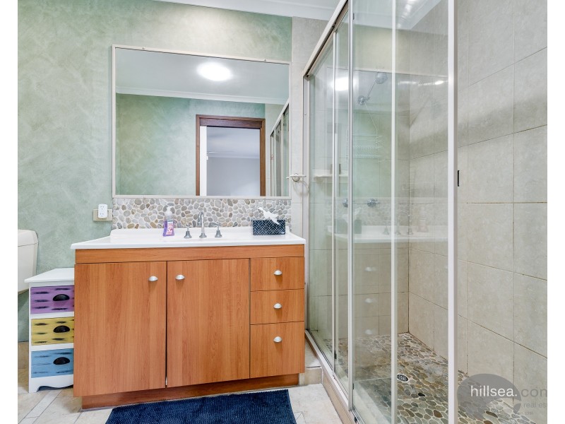 8 Otford Place, Helensvale QLD 4212