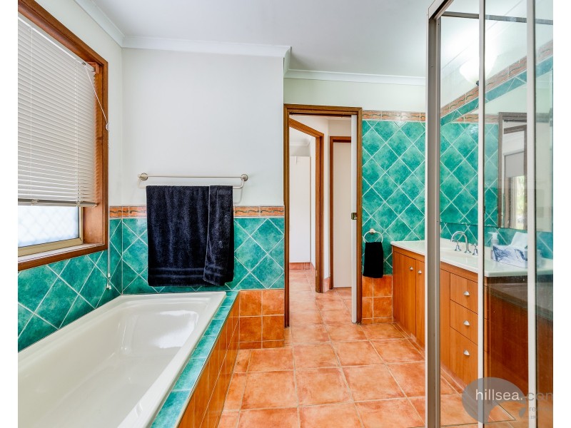 8 Otford Place, Helensvale QLD 4212