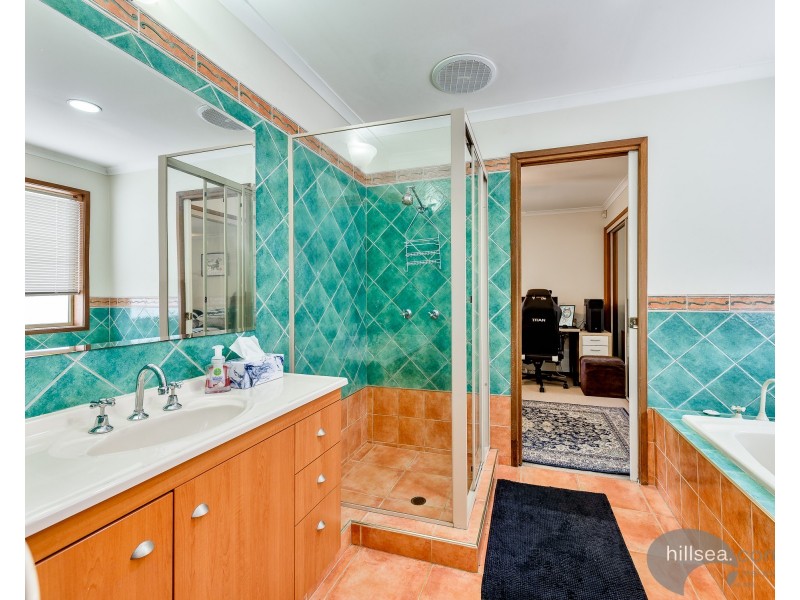 8 Otford Place, Helensvale QLD 4212